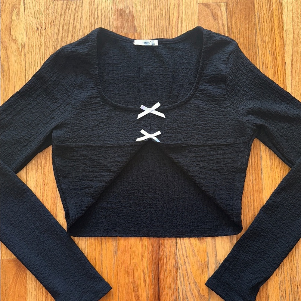 Timing Black Cropped Long-Sleeve Top with White Bow Accents - Picture 4 of 6